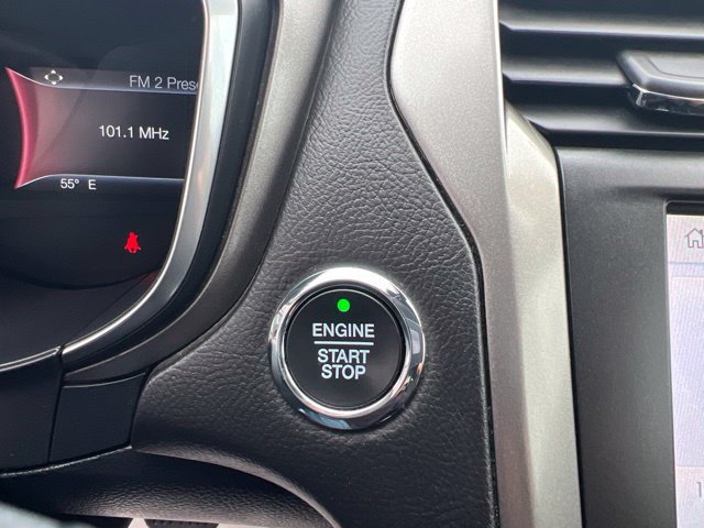 Used 2020 Ford Fusion SE FWD image 28