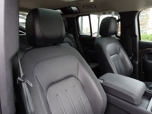 Used 2020 Land Rover Defender 110 First Edition image 29