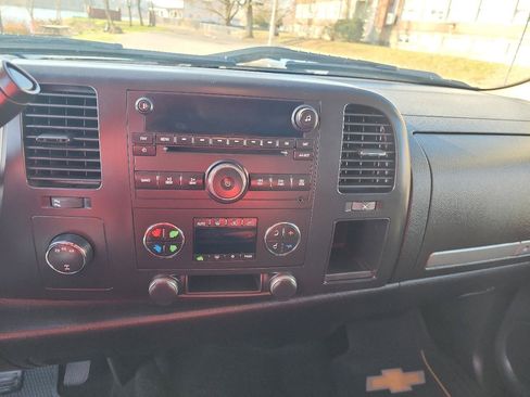 Used 2008 Chevrolet Silverado 2500 LT w/ 1LT Convenience Package AWD/4WD image 12