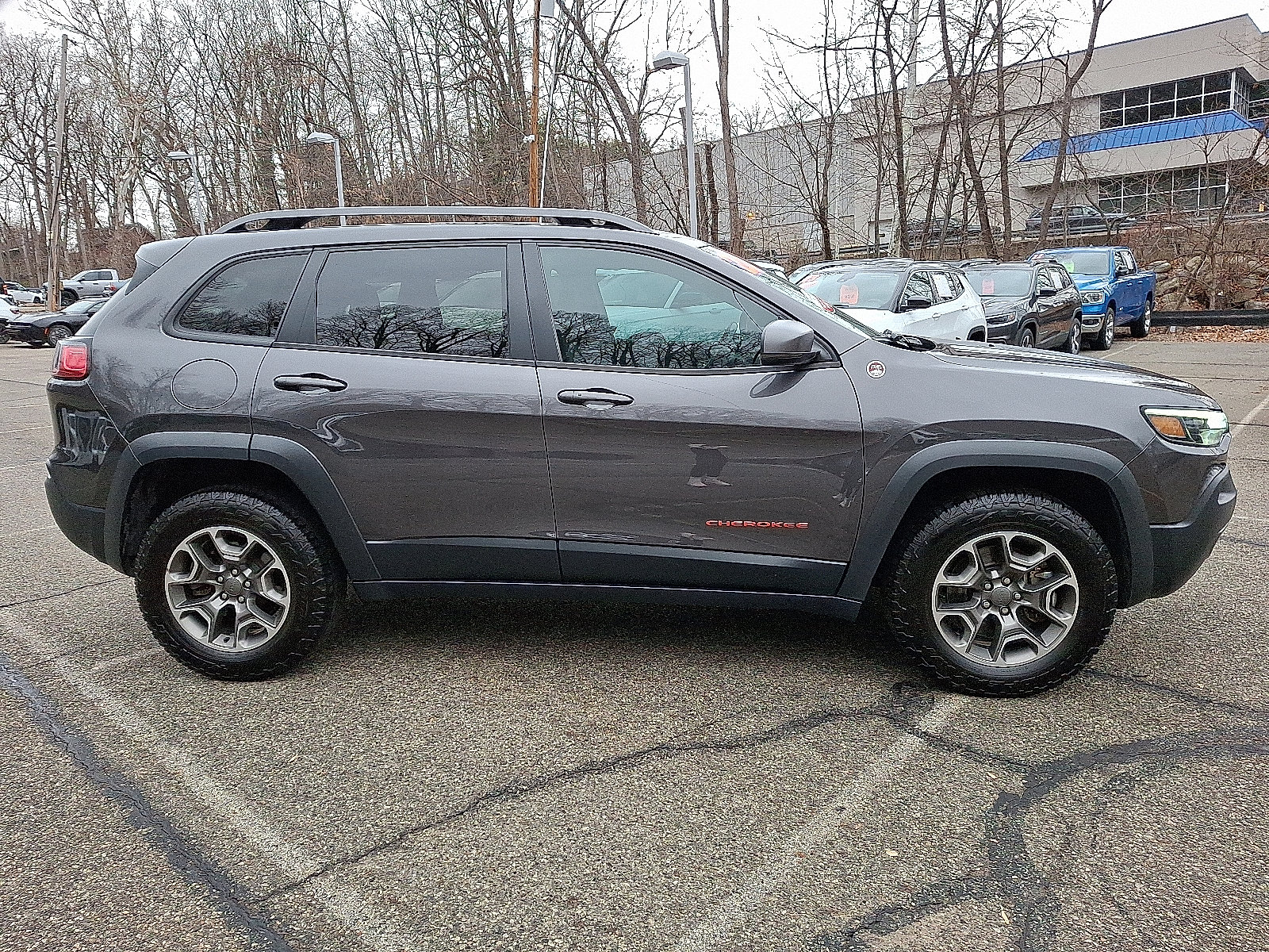 Used 2020 Jeep Cherokee Trailhawk w/ Cold Weather Group AWD/4WD image 8