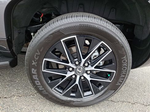 Used 2025 Lexus GX 550 w/ Accessory Package (2T) image 6