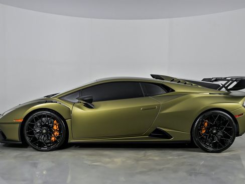 Used 2023 Lamborghini Huracan STO image 8