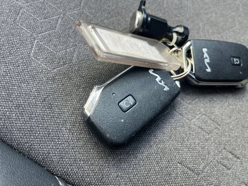 Used 2025 Kia Seltos S FWD image 25