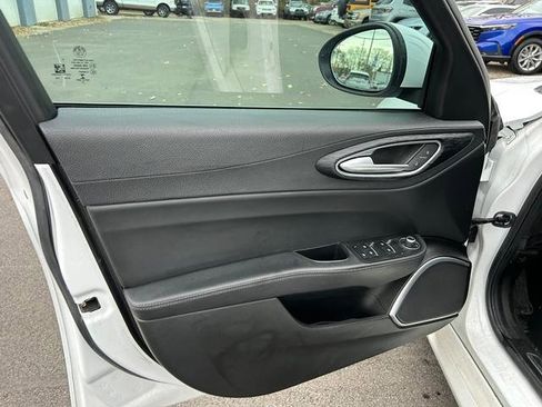 Used 2019 Alfa Romeo Giulia Sprint w/ Cold Weather Package image 16