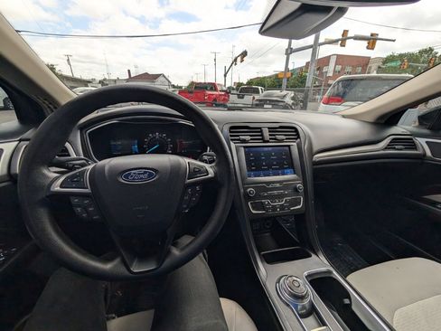 Used 2019 Ford Fusion SE w/ Equipment Group 151A FWD image 20