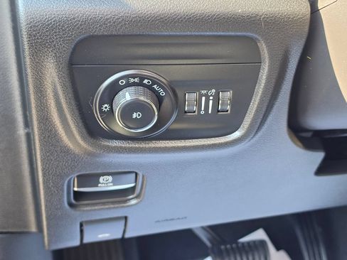 Used 2023 Jeep Grand Cherokee L Limited AWD/4WD image 14