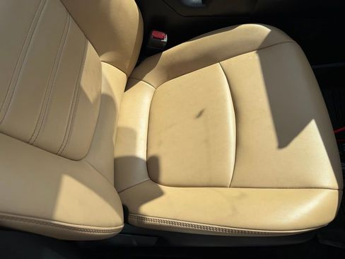 Used 2021 Toyota RAV4 XLE Premium image 18