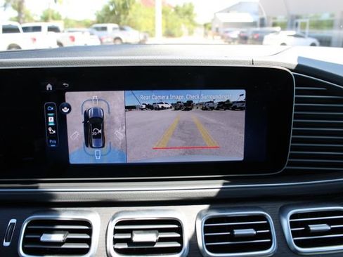 Used 2025 Mercedes-Benz GLS 580 4MATIC image 29
