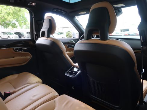 Used 2016 Volvo XC90 T6 Momentum w/ Momentum Plus Package AWD/4WD image 35