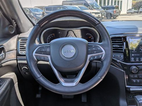 Used 2019 Jeep Grand Cherokee Overland AWD/4WD image 12