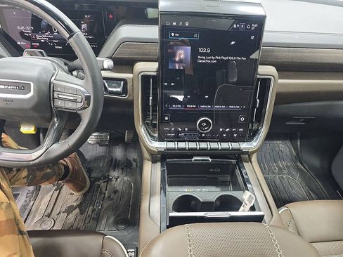 Used 2026 GMC Yukon Denali Ultimate AWD/4WD image 7