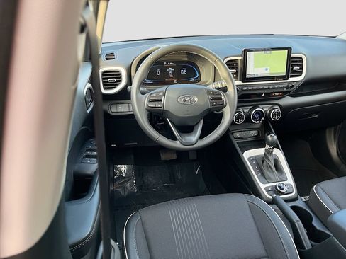 Used 2025 Hyundai Venue Limited FWD image 23