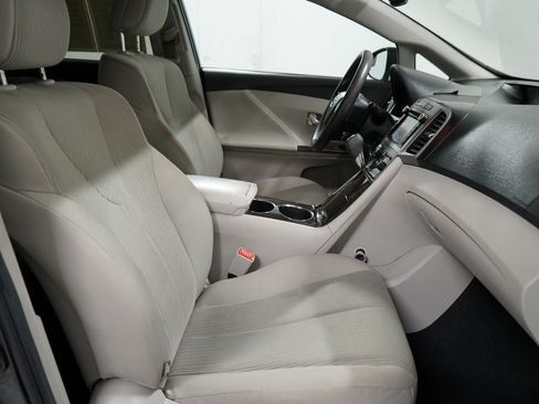 Used 2013 Toyota Venza LE FWD image 29