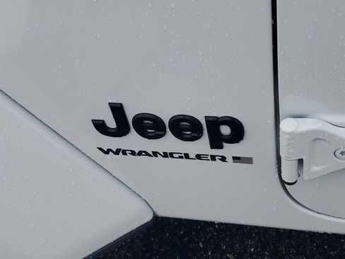Used 2025 Jeep Wrangler Unlimited Sahara AWD/4WD image 29