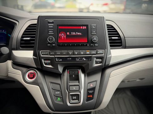 Used 2018 Honda Odyssey LX image 11
