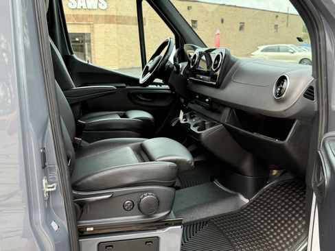 Used 2023 Mercedes-Benz Sprinter 2500 image 15