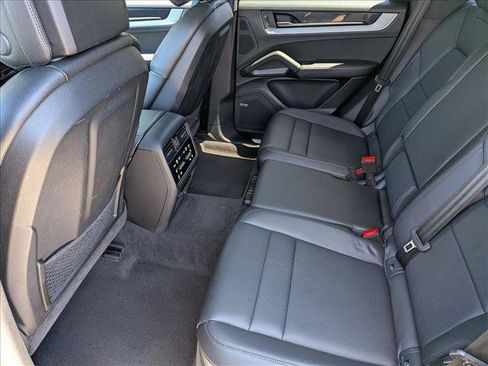 Used 2024 Porsche Cayenne AWD/4WD image 21
