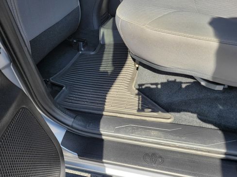 Used 2020 Toyota Tacoma SR5 AWD/4WD image 36