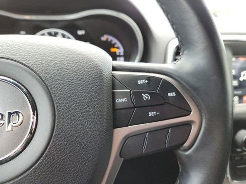 Used 2019 Jeep Grand Cherokee Laredo image 15