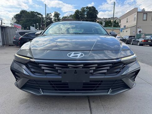 Used 2025 Hyundai Elantra SEL FWD image 2