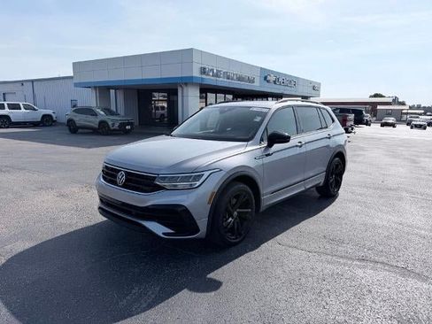 Used 2023 Volkswagen Tiguan SE R-Line FWD image 1