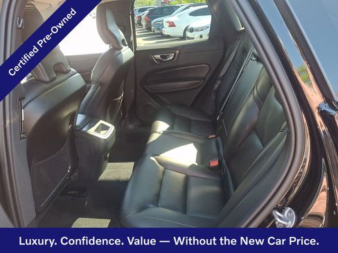 Certified 2025 Volvo XC60 B5 Core AWD/4WD image 11
