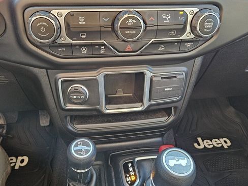 Used 2022 Jeep Wrangler Sport image 18