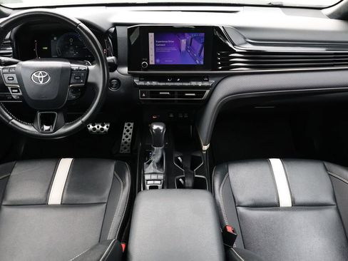 Used 2025 Toyota Camry SE FWD image 2