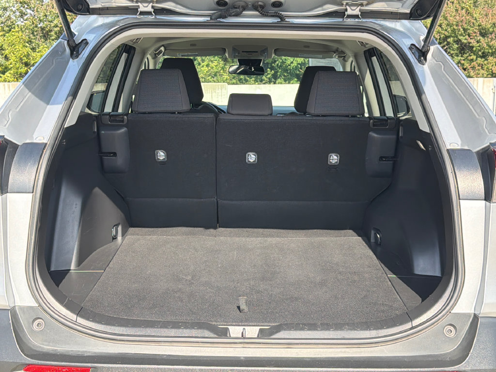 Used 2025 Toyota RAV4 LE AWD/4WD image 6