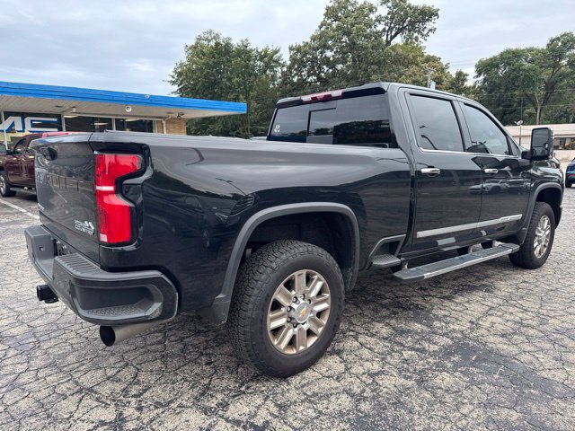Used 2026 Chevrolet Silverado 2500 High Country w/ High Country Premium Package AWD/4WD image 5