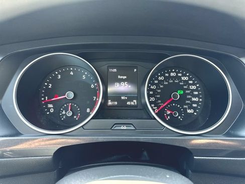 Used 2018 Volkswagen Tiguan S w/ 3rd Row Seat Package AWD/4WD image 11
