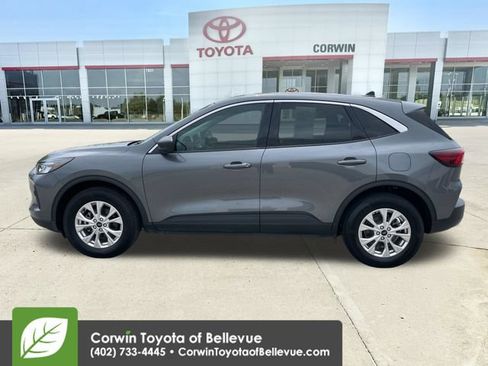 Used 2023 Ford Escape Active AWD/4WD image 2