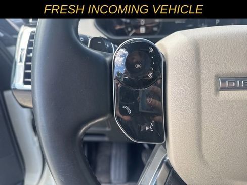 Used 2020 Land Rover Discovery SE image 16