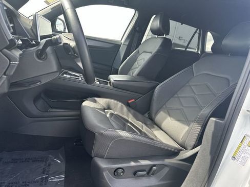 Used 2024 Volkswagen Atlas Cross Sport SE image 16