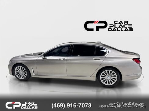 Used 2022 BMW 740i w/ Luxury Rear Seating Package RWD image 8