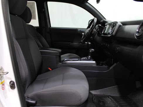 Used 2019 Toyota Tacoma TRD Off-Road image 28