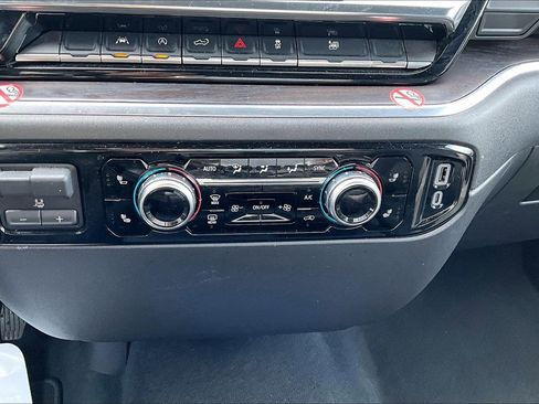 Used 2025 GMC Sierra 1500 SLT image 16