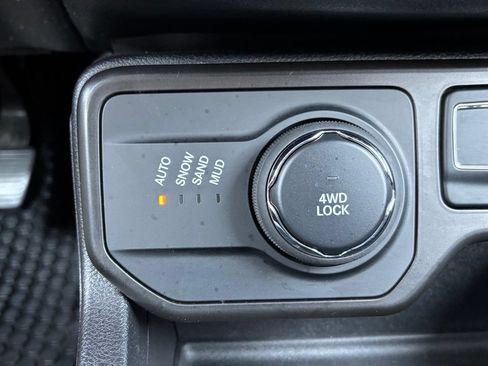 Used 2020 Jeep Renegade Latitude w/ Cold Weather Group AWD/4WD image 39