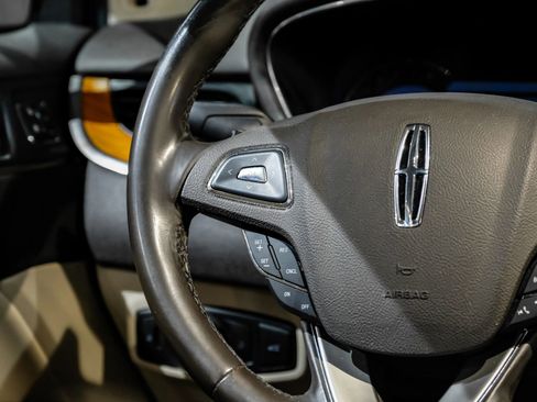 Used 2017 Lincoln MKC Select w/ Select Plus Package FWD image 19