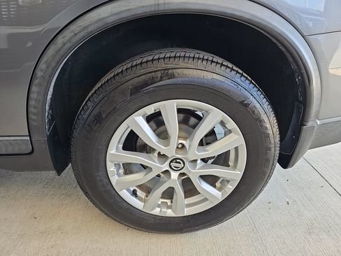 Used 2017 Nissan Rogue SV w/ SV Premium Package AWD/4WD image 38