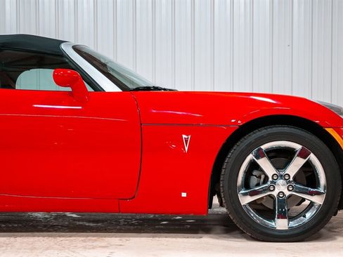 Used 2007 Pontiac Solstice Convertible w/ Premium Package image 12