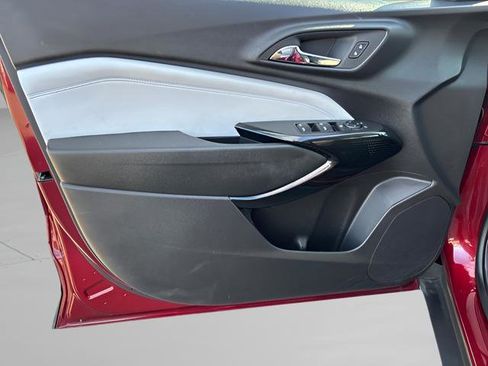 Used 2025 Chevrolet Trax LT w/ LT Convenience Package image 14