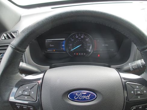 Used 2018 Ford Explorer XLT w/ Equipment Group 202A AWD/4WD image 31