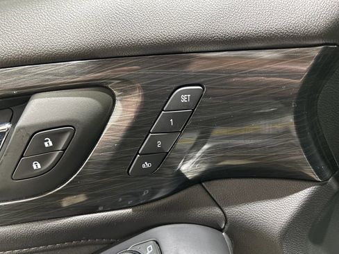 Used 2022 Chevrolet Traverse High Country AWD/4WD image 23