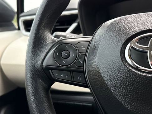 Used 2025 Toyota Corolla LE FWD image 28
