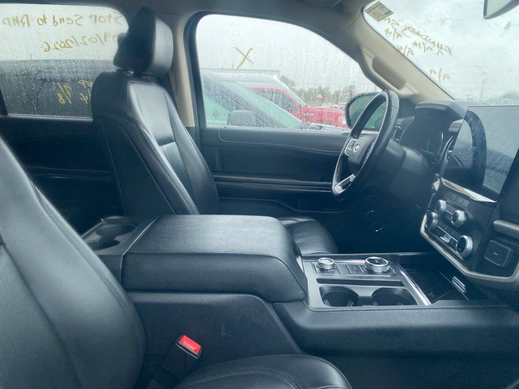 Used 2023 Ford Expedition XLT AWD/4WD image 7