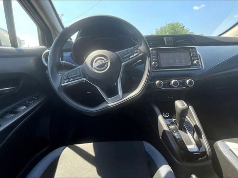 Used 2025 Nissan Versa SV FWD image 5