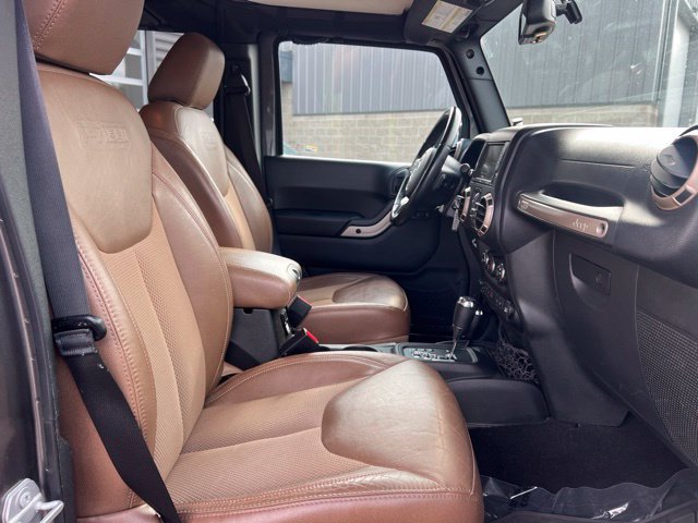 Used 2016 Jeep Wrangler Unlimited Sahara AWD/4WD image 9