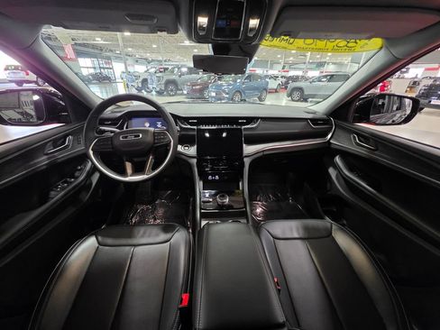 Used 2024 Jeep Grand Cherokee L Limited w/ Luxury Tech Group II image 18