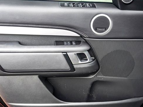 Used 2024 Land Rover Discovery Dynamic SE image 10